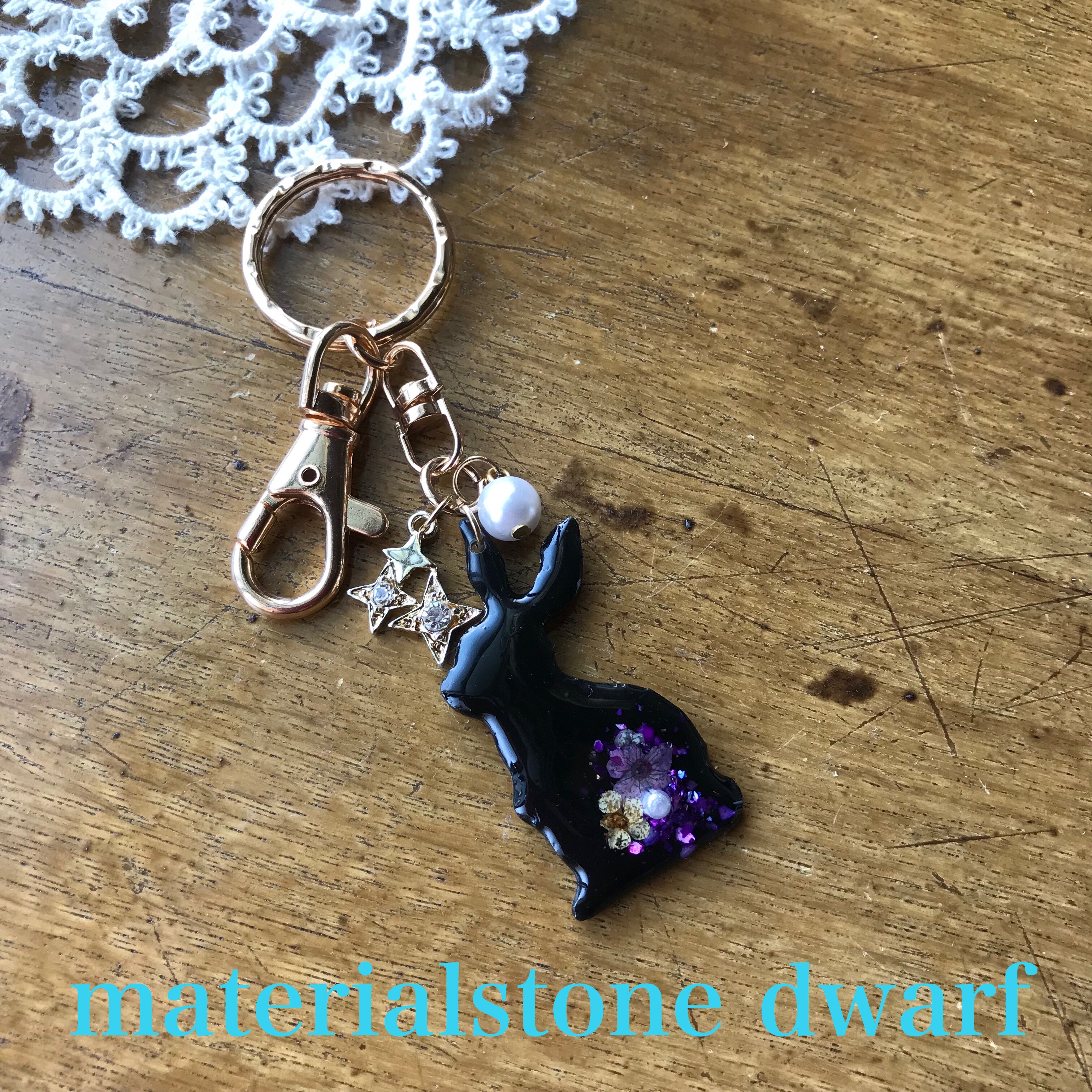 藍様おまとめ。レジン ブローチ キーホルダー うさぎ チャーム