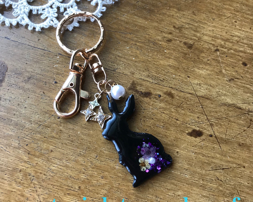 RUKURUKUページです。レジン キーホルダー 猫 うさぎ ペンダント handmade》うさぎカップレジンキーホルダー | fluffy's