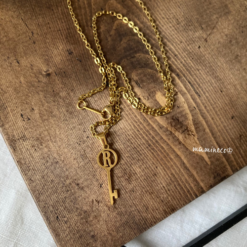 オールステンレス製 イニシャルR鍵モチーフネックレス 2面カット