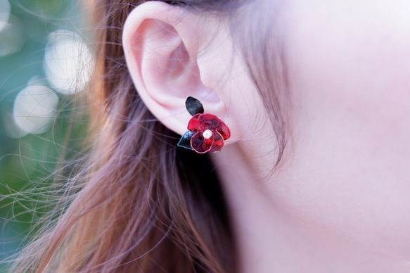 継続する|赤い椿の花のイヤリング非対称水晶イヤリングの耳のクリップの耳の鍼スポット 2枚目の画像