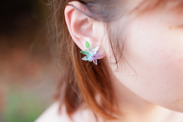 継続するには|あじさい青紫色の水晶の花のイヤリングの耳のクリップイヤリングの耳鍼スポット 1枚目の画像