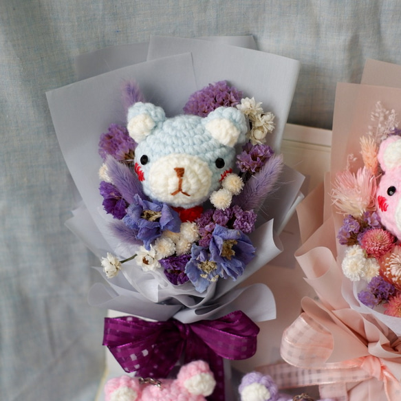未完待續 | 手工 畢業熊 乾燥花 韓式花束  鉤針娃娃 藍熊款 預購 第1張的照片