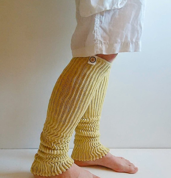 黃花全月染植物色腿暖棉和絲綢 第2張的照片