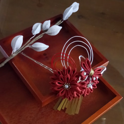 KOKONOE 【朱華】日式和風布花 / つまみ細工 水引 蝶 菊 垂墜 花簪 第2張的照片