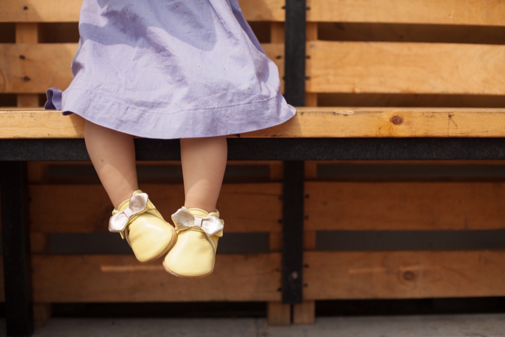 柔らかレザーのベビーシューズ（リボン▶︎◀︎）レモン　〜ファーストシューズに〜