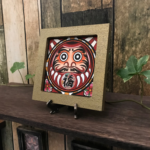 縁起物 和風 開運 イラスト 赤福ダルマ 塗装フレーム ミニイーゼル付き 2枚目の画像