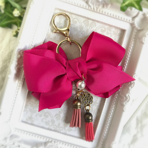 Barbie pinkと言ったらこの色♡鮮やかなビビットピンクの