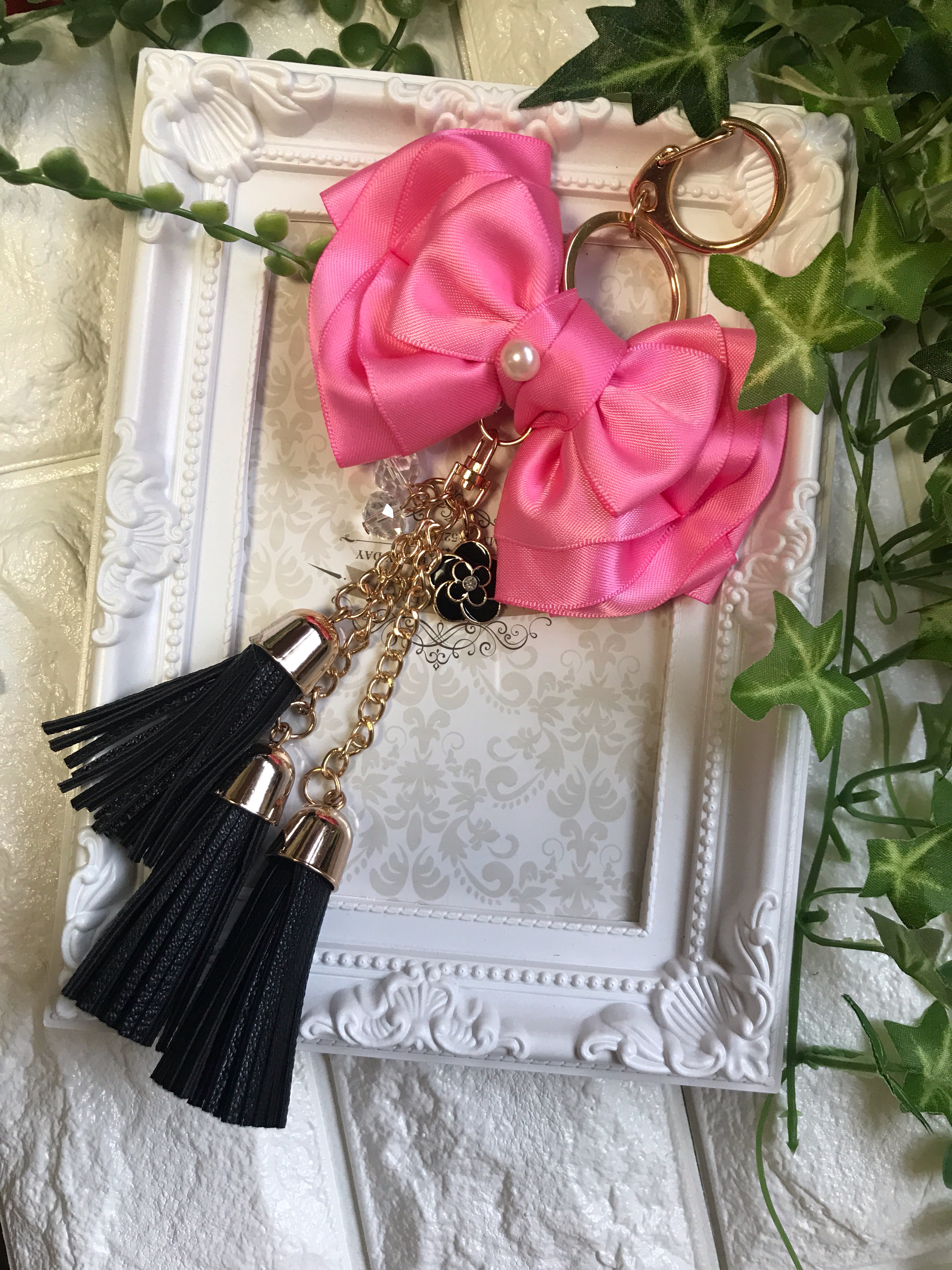 美品　フリンジ　タッセル　バックチャーム　ピンク　キーリング シアンリボン&フリンジ(タッセル)でゴージャスなバッグチャーム