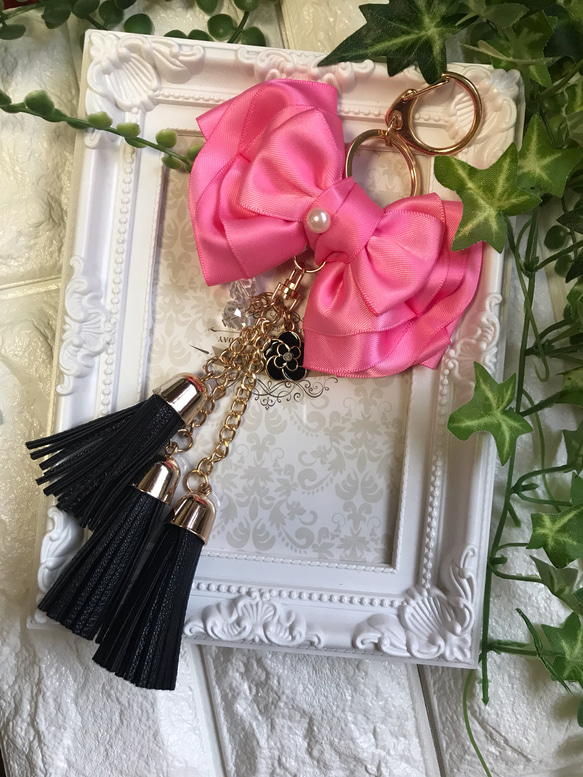 美品　フリンジ　タッセル　バックチャーム　ピンク　キーリング シアンリボン&フリンジ(タッセル)でゴージャスなバッグチャーム