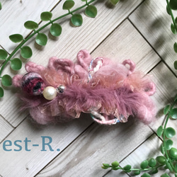 【Creema限定】●一点物● モフとモケのバレッタ(ローズピンク) 毛糸とオーガンジーで作りました 1枚目の画像
