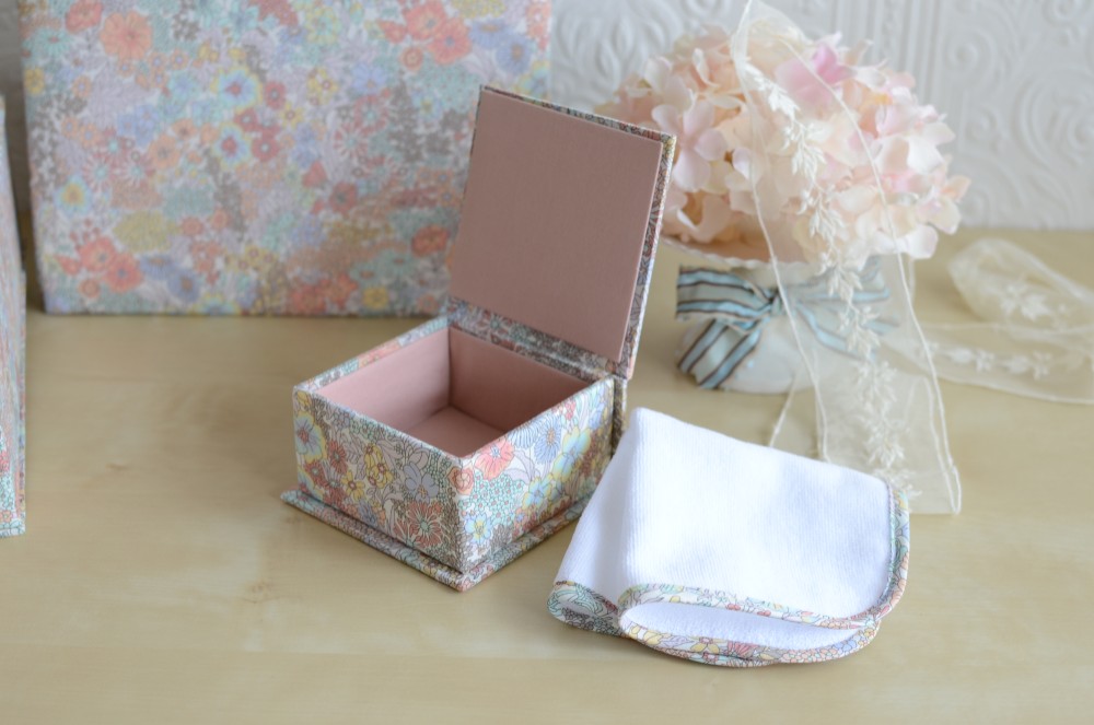 小さなメモリアルボックス（リバティLIBERTY マーガレットアニー）