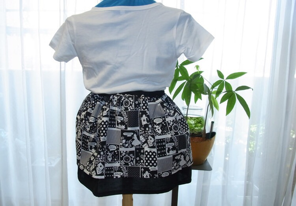 アリス柄 ブラック ギャザー２段スカート 90センチ 2枚目の画像