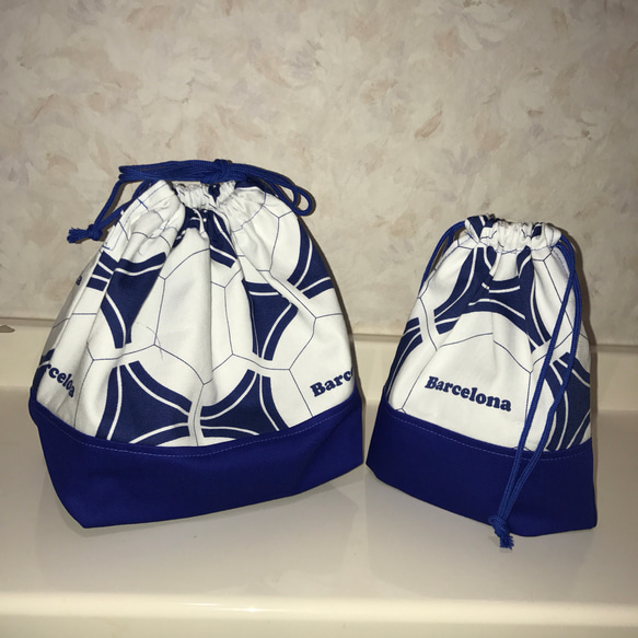 ちょっと大きめ かっこいいサッカーボール ブルー お弁当袋
