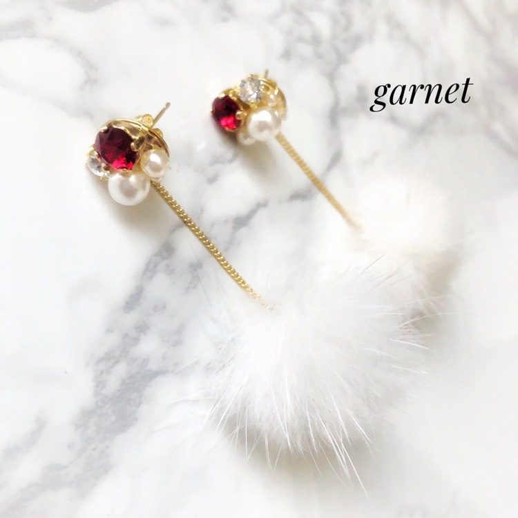 2way 赤ビジューとミンクファーのピアス