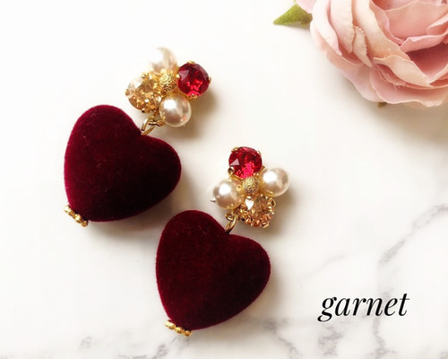 ビジュー花とハートフロッキービーズ ピアス/イヤリング 赤 イヤリング