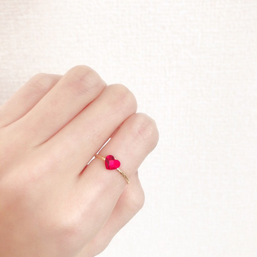 華奢なスワロフスキーハートリング 指輪・リング garnet-rui 通販