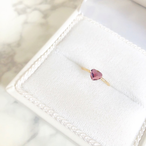 華奢なスワロフスキーハートリング 指輪・リング garnet-rui 通販