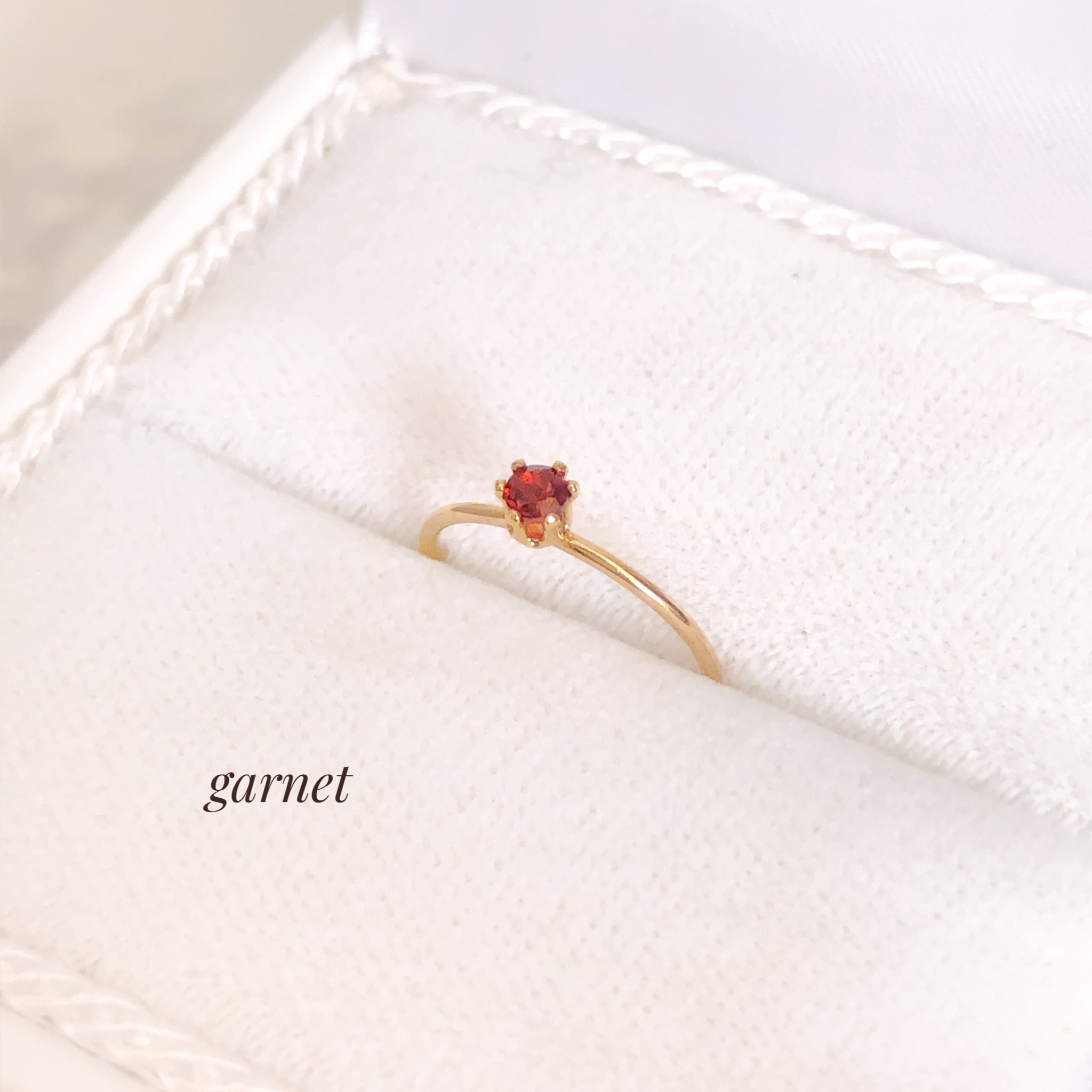【14kgf】　華奢なシンプルリング　ガーネット