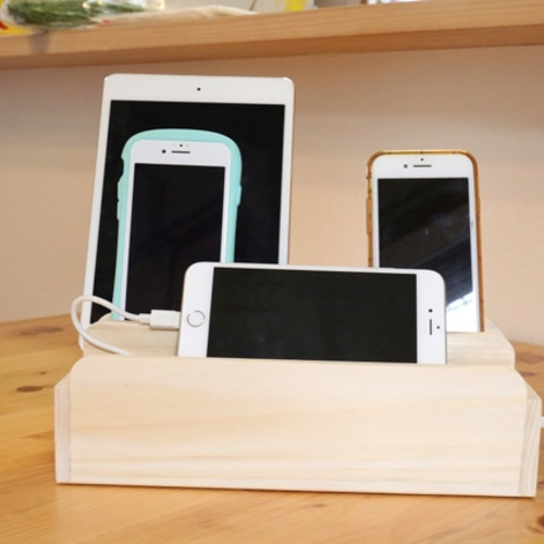 ☆ スマホスタンド 充電ステーション 4台同時充電可能！ ☆ スマホ
