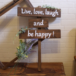 手に持てるコンパクトサイズ。Live,love,laugh and be happy【wood-item-6】 1枚目の画像