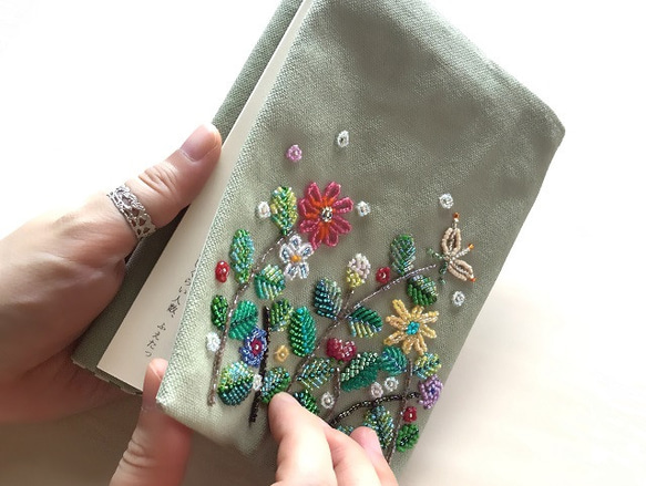 再販】ビーズ刺繍ブックカバー（ボタニカル・ガーデン/文庫本用
