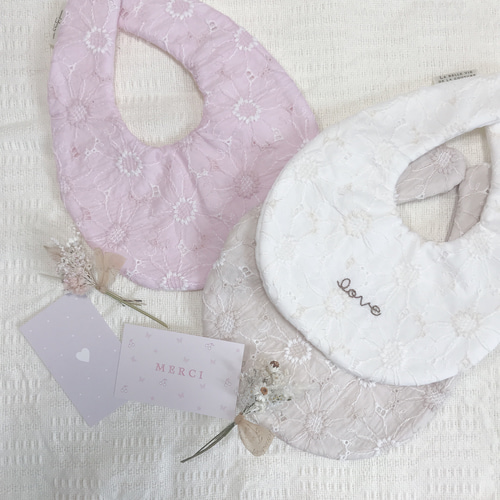 再販・newカラー4色追加！おめかしスタイ手刺繍名入れ可能・形と裏地が 
