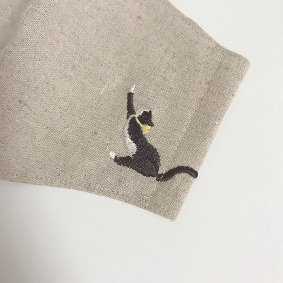 再再再再販＊ねこちゃん刺繍ハーフリネン立体マスク＊お肌に優しいオーガニックコットンガーゼ＊猫柄＊キャット秋マスク 2枚目の画像