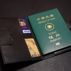 【TL】黑色真皮護照套，輕薄，可放兩張卡片，也可夾機票│專屬製作──免費打印 第3張的照片