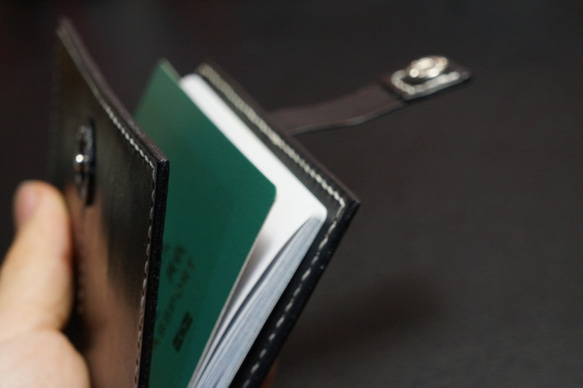 【TL】黑色真皮護照套（白線款），輕薄，可放兩張卡片，也可夾機票│專屬製作──免費打印 第5張的照片