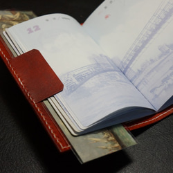 【TL】紅色真皮護照套，輕薄，可放兩張卡片，也可夾機票│專屬製作──免費打印 第6張的照片