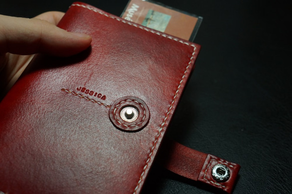 【TL】紅色真皮護照套，輕薄，可放兩張卡片，也可夾機票│專屬製作──免費打印 第9張的照片