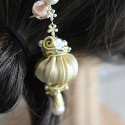 かんざし　シルクリボンのバルーン　ゴールデンイェローに同色コード 1枚目の画像