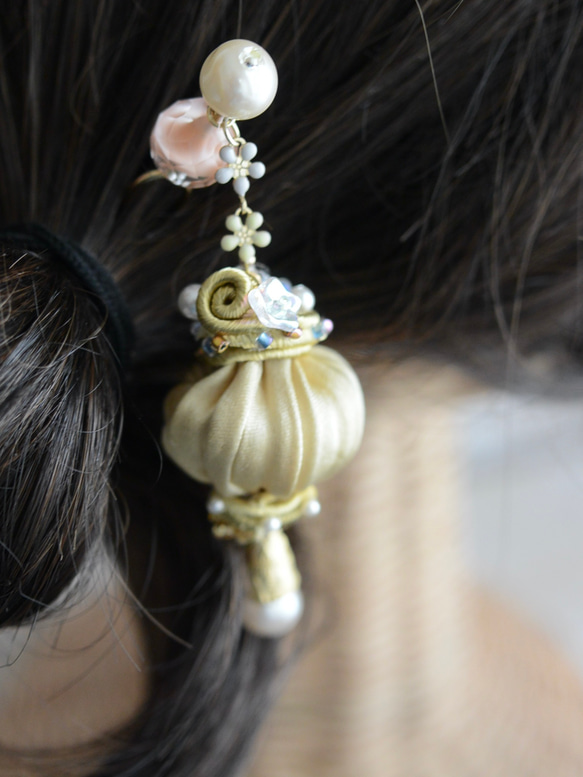 かんざし　シルクリボンのバルーン　ゴールデンイェローに同色コード 1枚目の画像