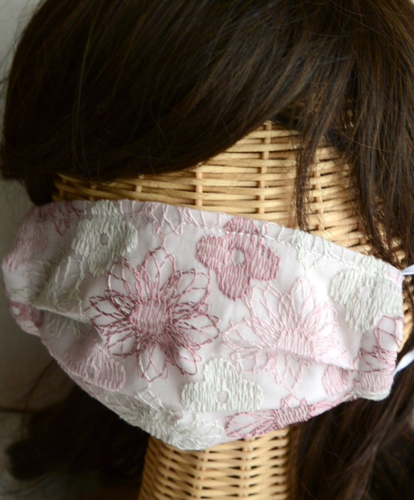 再販/内側の生地を変えて再登場★フィット感抜群の布マスク　気分が上がる刺繍生地（ピンク）[送料無料] 5枚目の画像