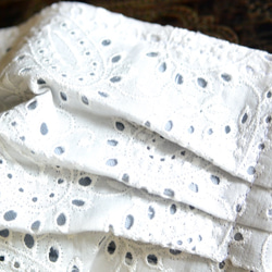 再販/涼やか涼感加工生地でフィット感抜群の布マスク　（白刺繍とブルーグレー）[送料無料] 4枚目の画像