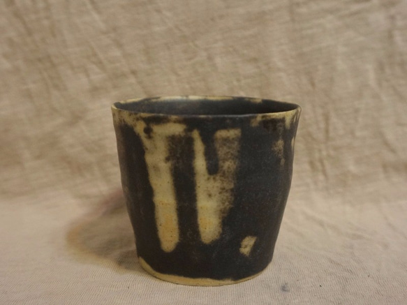 手工陶器／黑色流釉小杯 第1張的照片