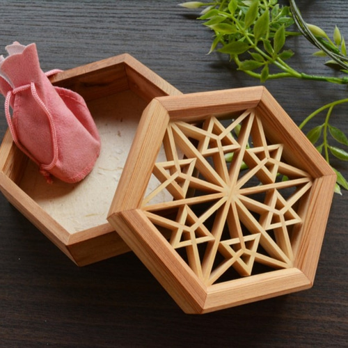屋久杉小物入れ　ジュエリーボックス　アクセサリーボックス　屋久杉宝石箱 組子の小箱 希少な屋久杉製 A 和モダン ジュエリーボックスとしても