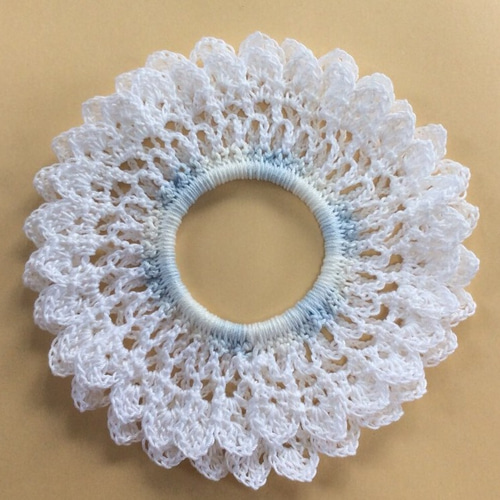 華麗で上品なホワイトレース編みシュシュ☆ヘアゴムシンプルで