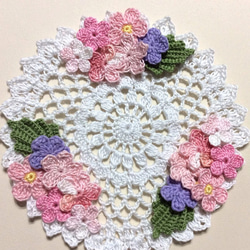 お部屋玄関のインテリアに☆華麗で幸せなレース編みドイリー☆春のお花テーブルに 3枚目の画像