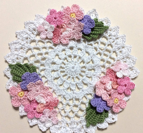 お部屋玄関のインテリアに☆華麗で幸せなレース編みドイリー☆春のお花テーブルに 3枚目の画像