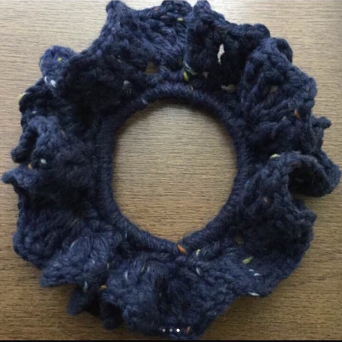 ハンドメイド☆インディゴブルーのかぎ針編みシュシュ♡ナチュラルに