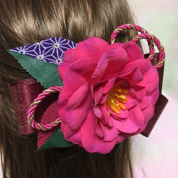 卒業式 ローズピンクのツバキの髪飾り 3枚目の画像
