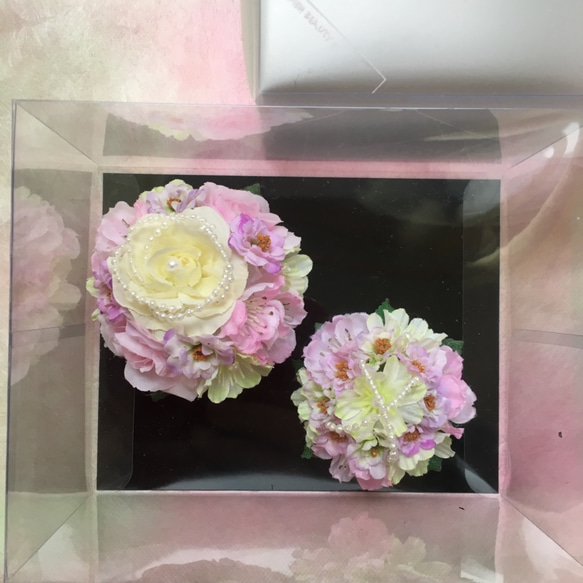 結婚式 親子ペア パステルカラーの小花のコサージュ兼髪飾りセット 5枚目の画像