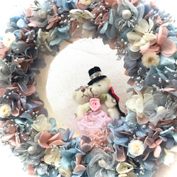 ギフト『ウェディングベアとあじさいのリース - ブルー』  プリザーブドフラワー 結婚祝い 1枚目の画像