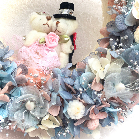 ギフト『ウェディングベアとあじさいのリース - ブルー』  プリザーブドフラワー 結婚祝い 4枚目の画像