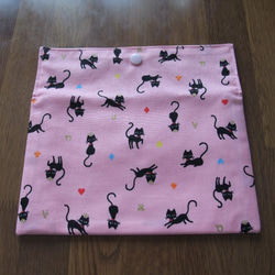 マスクケース　ピンクに黒猫・王冠柄 3枚目の画像