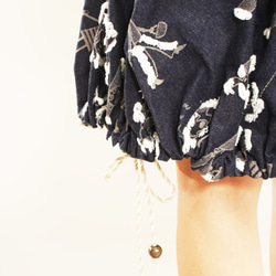 プードルちゃん刺繍のデニムバルーンスカート 4枚目の画像