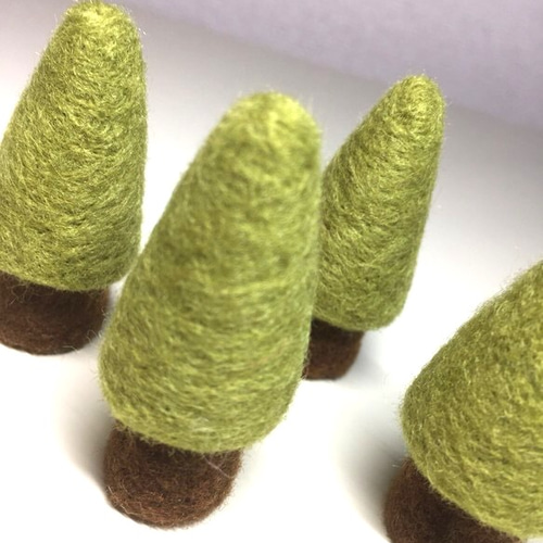 木(黄緑)4本セット ☆ 羊毛フェルト ☆ バラ売り可 羊毛フェルト