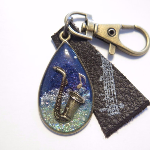 2529】アルトサックス青い紫陽花とユーフォルビアとかすみ草と