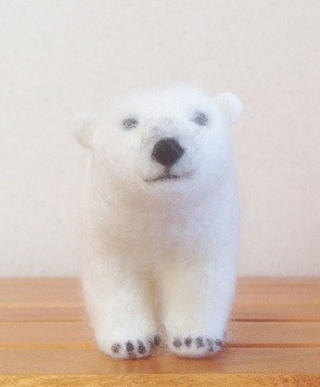 羊毛フェルト しろくま　ホッキョクグマ マスコット しろくまの親子 大きめ15cm 羊毛フェルト | iichi 日々の暮らし